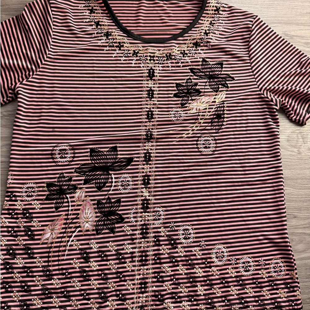 Striped Floral Short Sleeve Top - Picture 1 of 1